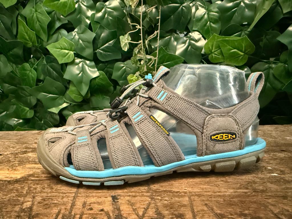 Bijna Nieuwe sandalen van Keen maat 37, Kleding | Dames, Schoenen, Zo goed als nieuw, Sandalen of Muiltjes, Grijs, Ophalen of Verzenden