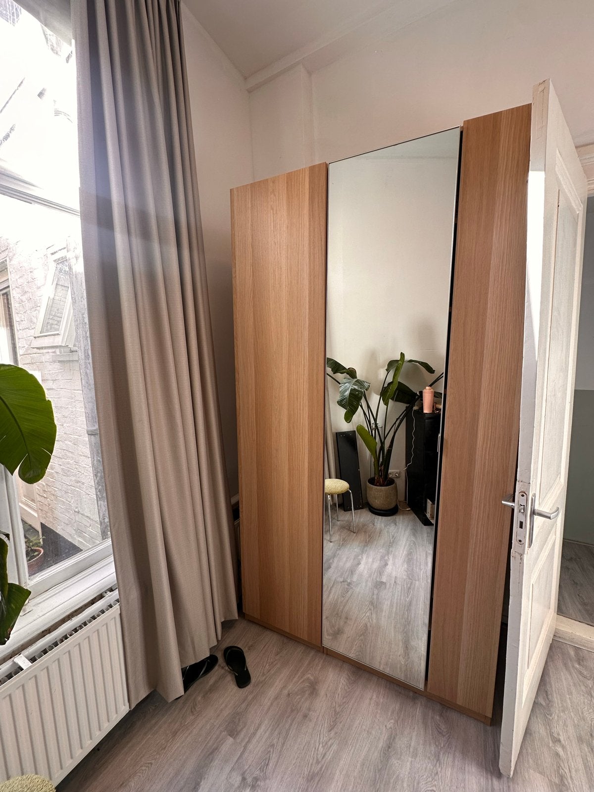 IKEA PAX Kledingkast met spiegeldeur - 1 jaar oud, Huis en Inrichting, Kasten | Kledingkasten, Ophalen, 100 tot 150 cm, 200 cm of meer