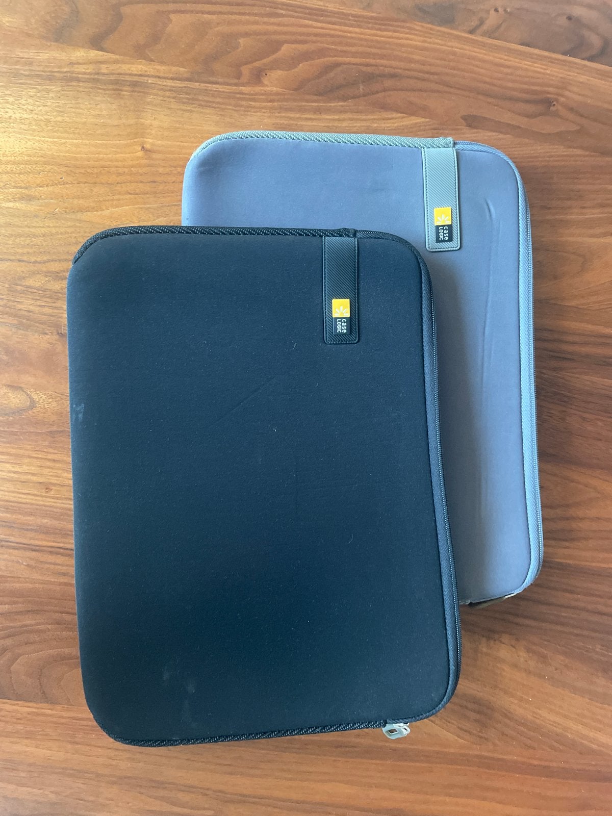 Case Logic Laptophoezen 13 inch - Grijs, Computers en Software, Ophalen of Verzenden, 13 inch, Gebruikt