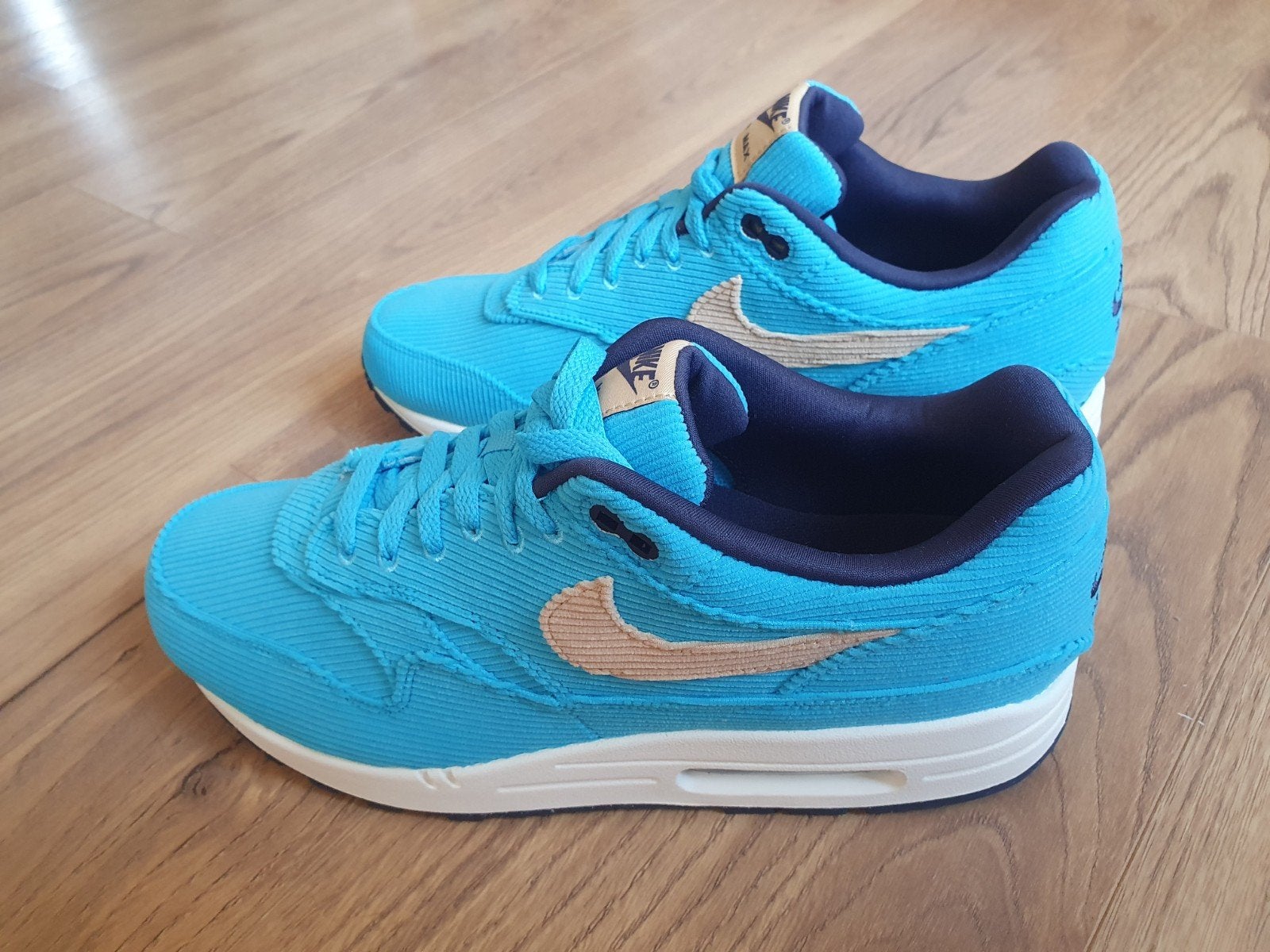 Nike Air Max 1 45 Corduroy Baltic Blue Nieuw, Info@nike.com, Nieuw, Ophalen of Verzenden, Overige sporten