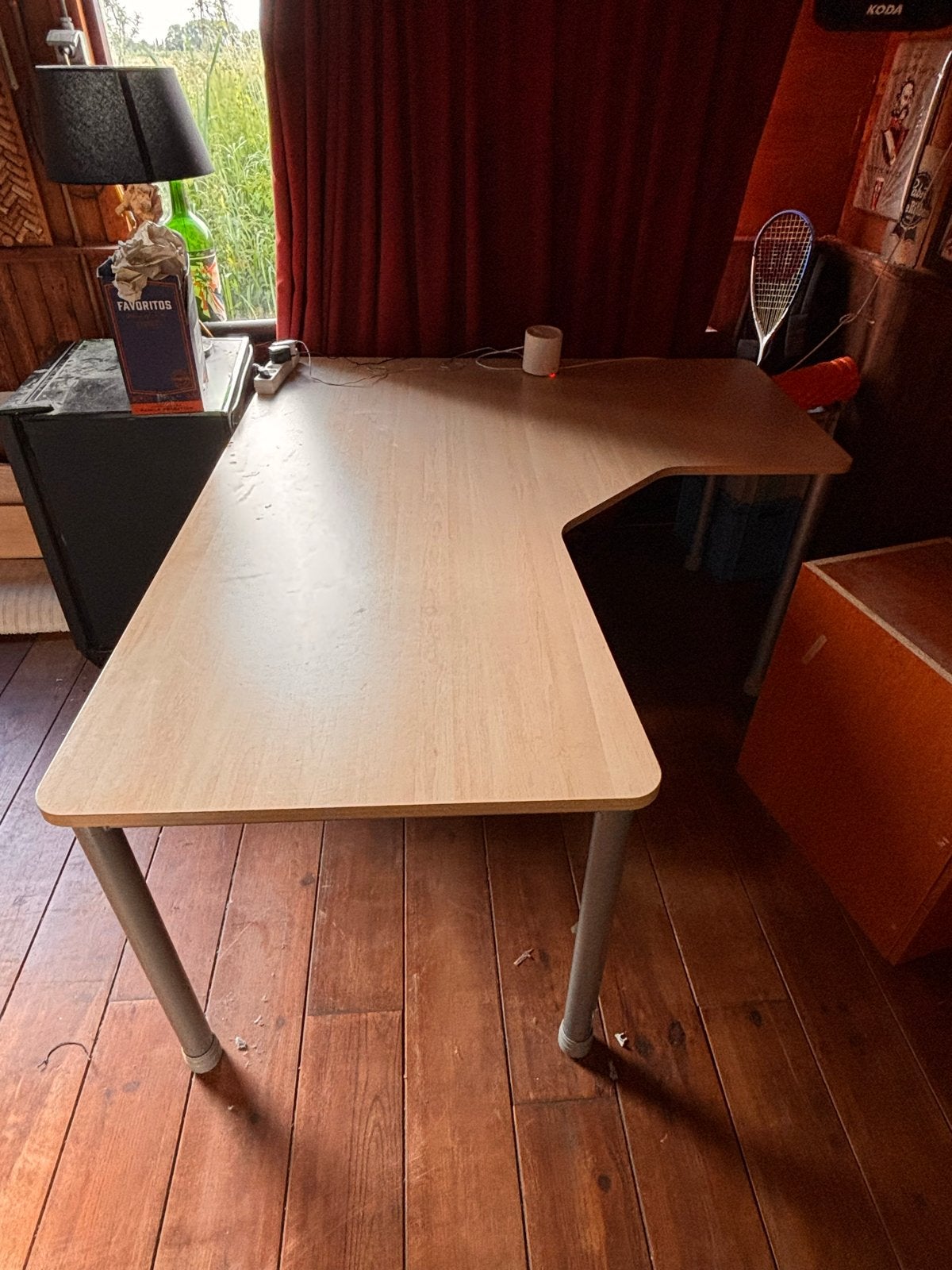 Bureau, Hoekbureau licht hout met metalen poten, L bureau, Huis en Inrichting, Bureaus, Ophalen, Gebruikt, Hout, Hoekbureau