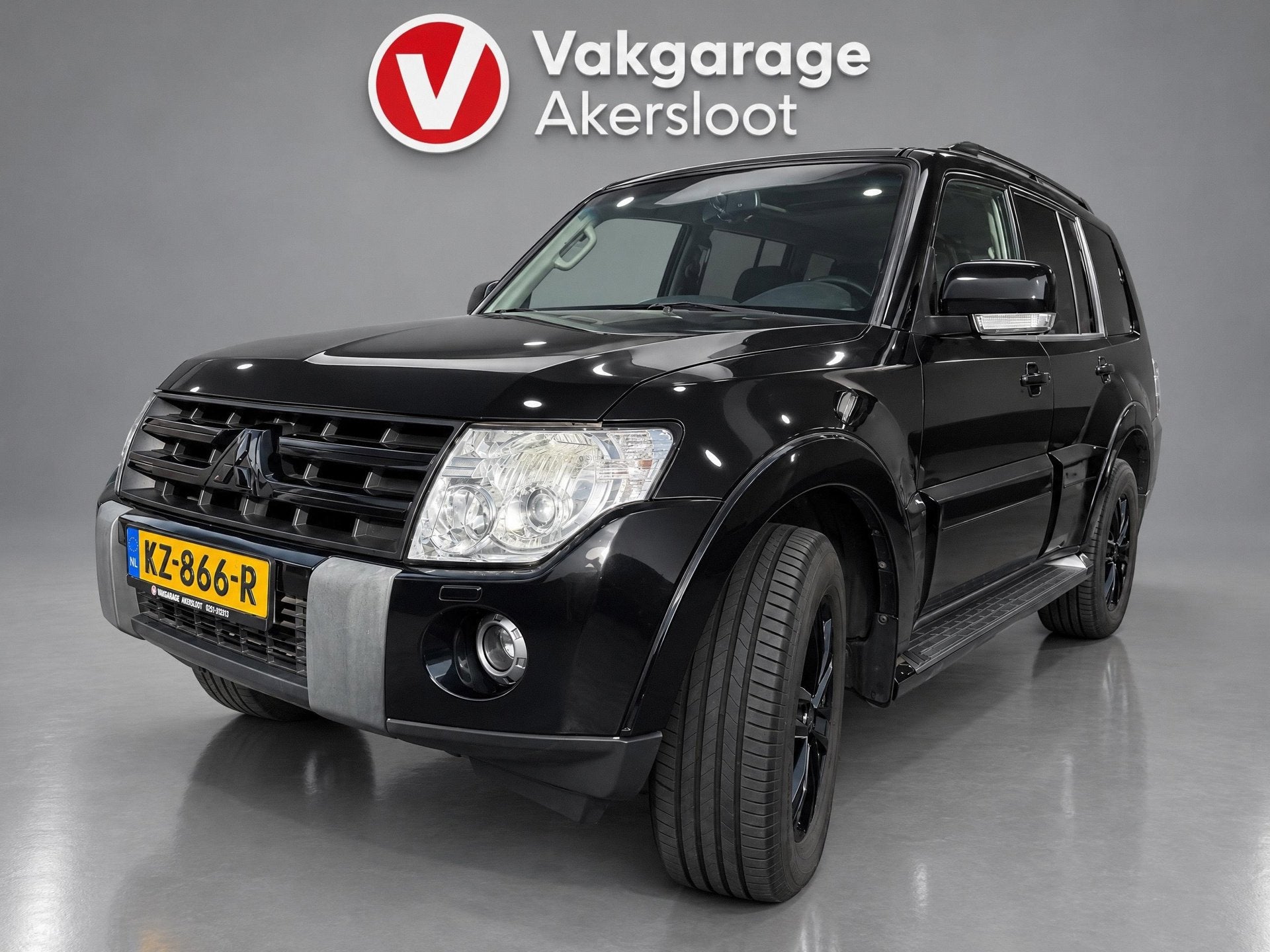 Mitsubishi Pajero 3.8 V6 Instyle / AppleCarPlay / Automaat /, Auto's, Automaat, Gebruikt, Zwart, Leder