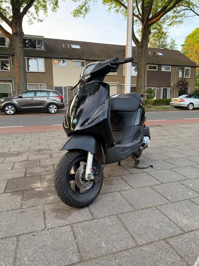 Piaggio zip, Fietsen en Brommers, Scooters | Piaggio, Ophalen, Zip, 49 cc, Zo goed als nieuw