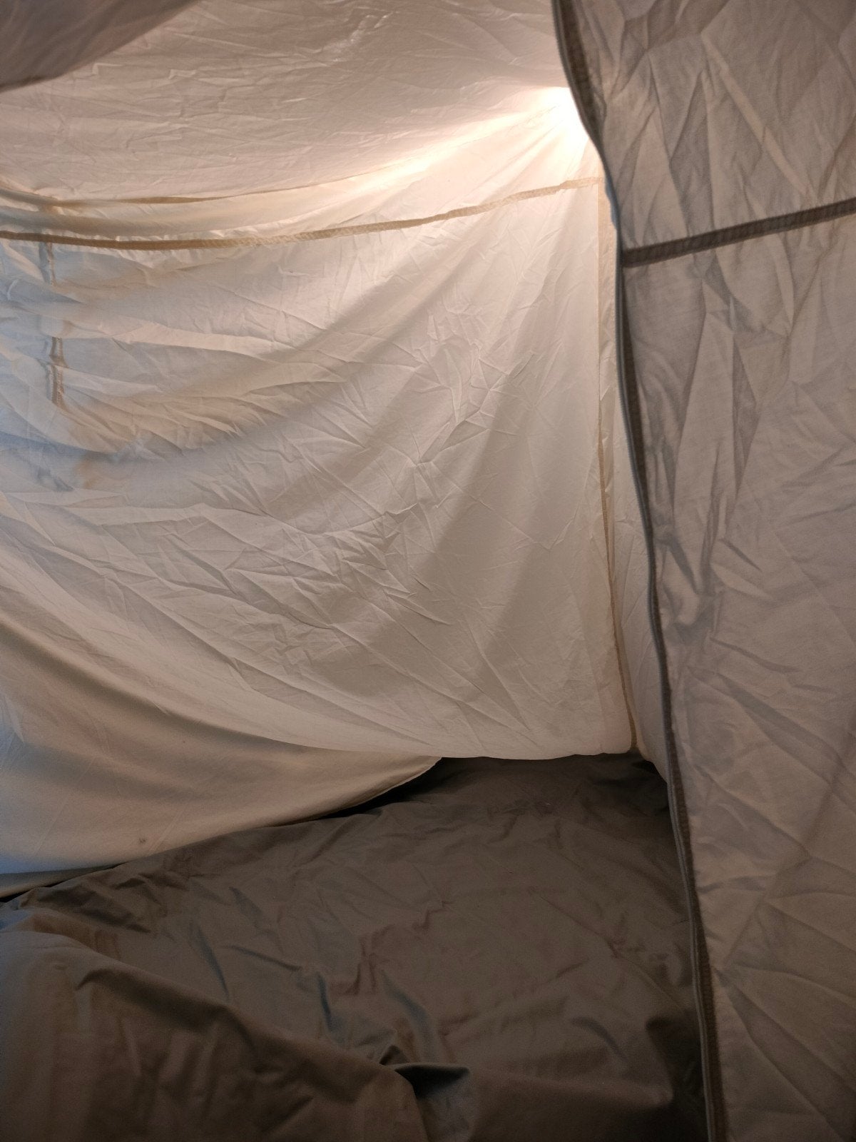 Hoge caravan / erker binnentent 2 persoons. Off white., Ophalen, Zo goed als nieuw