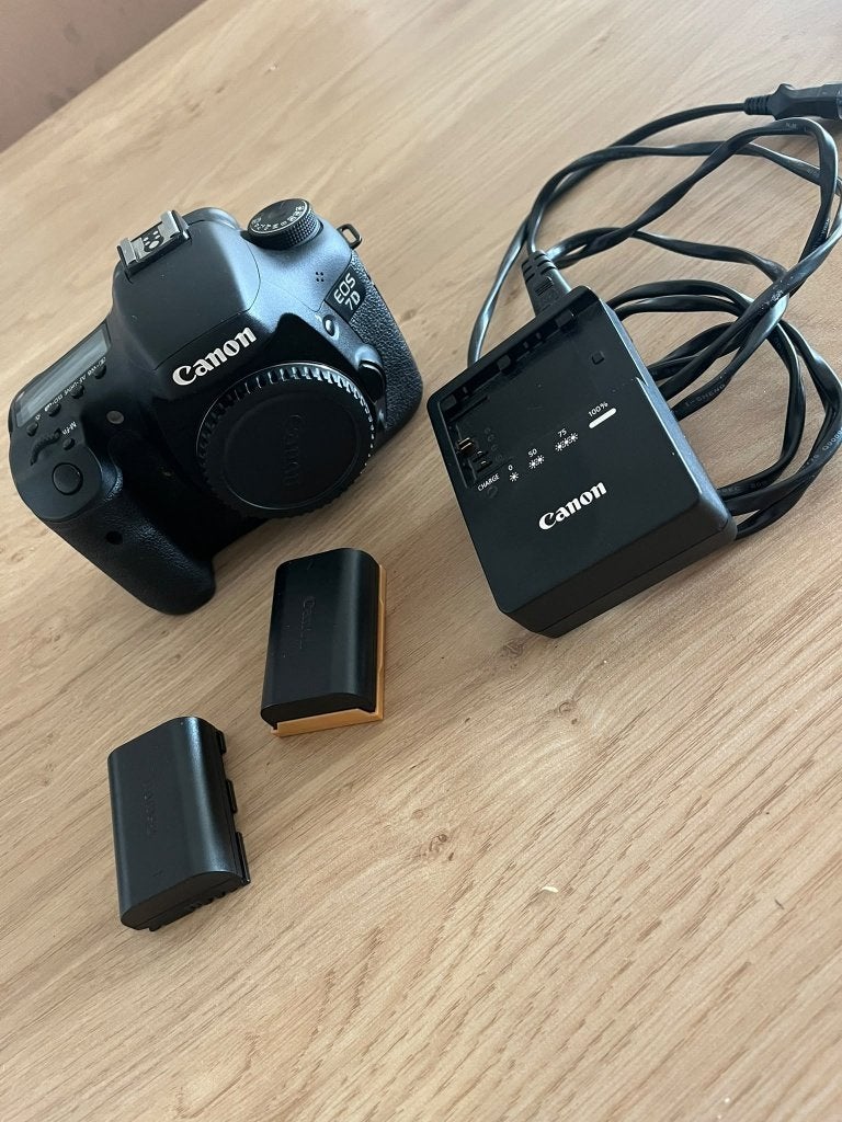 Canon EOS 7D + 2 accu's en lader, Gebruikt, Spiegelreflex, Canon, 18 megapixels