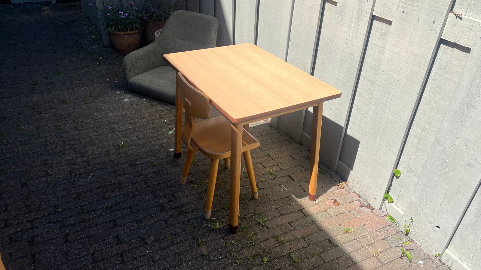 Vintage Peuter/Kleuter Schoolmeubilair: 2 Stoeltjes & 2 Tafe, Kinderen en Baby's, Kinderkamer | Tafels en Stoelen, Ophalen, Gebruikt