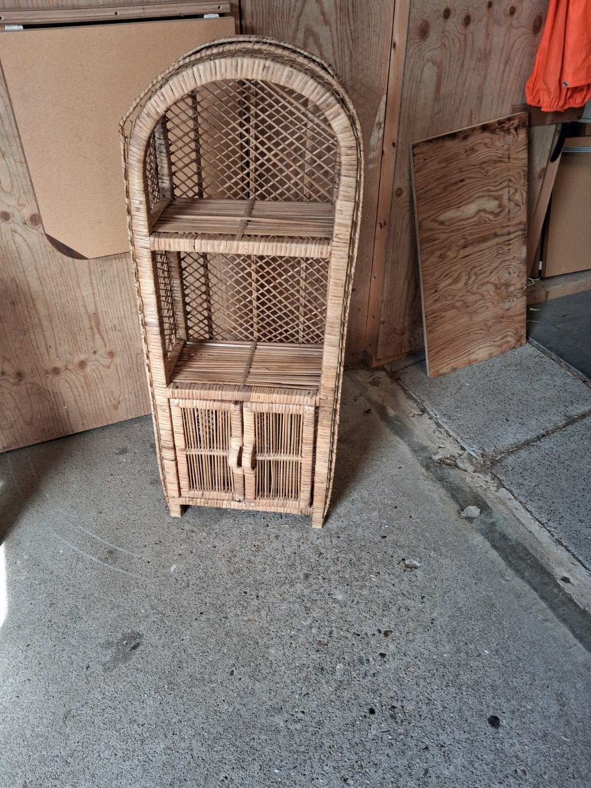 Vintage rotan kastje/rek met deurtjes, Ophalen