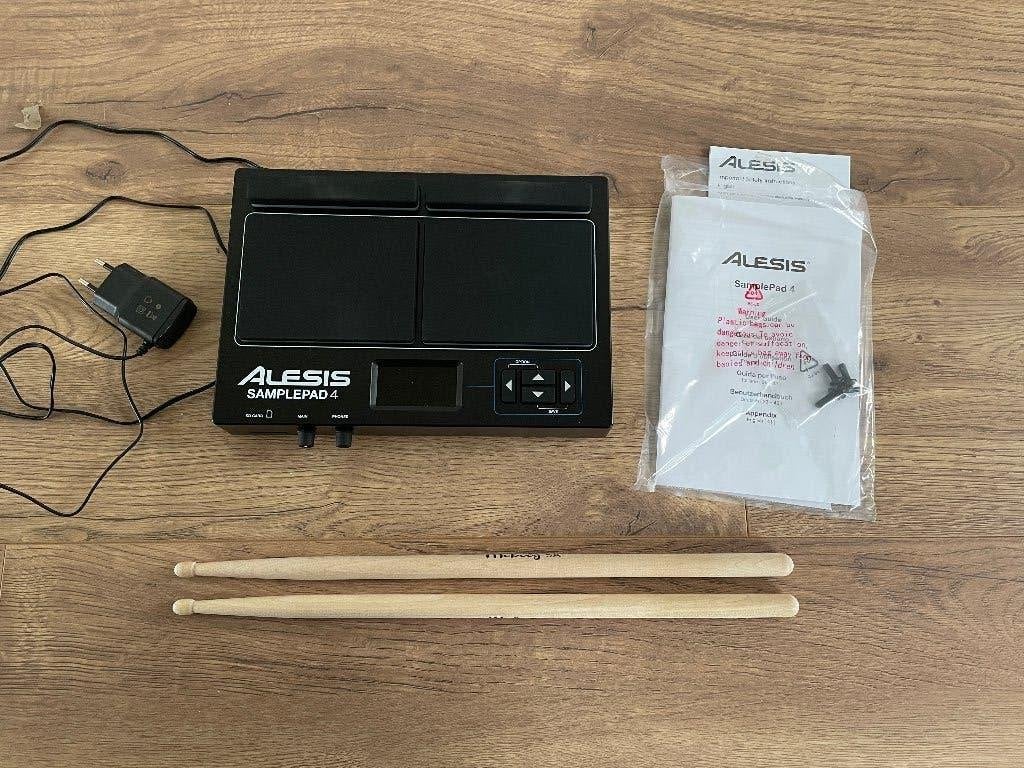 Alesis Sample Pad 4 in nieuwstaat met drum sticks, Ophalen of Verzenden, Zo goed als nieuw, Overige merken, Elektronisch