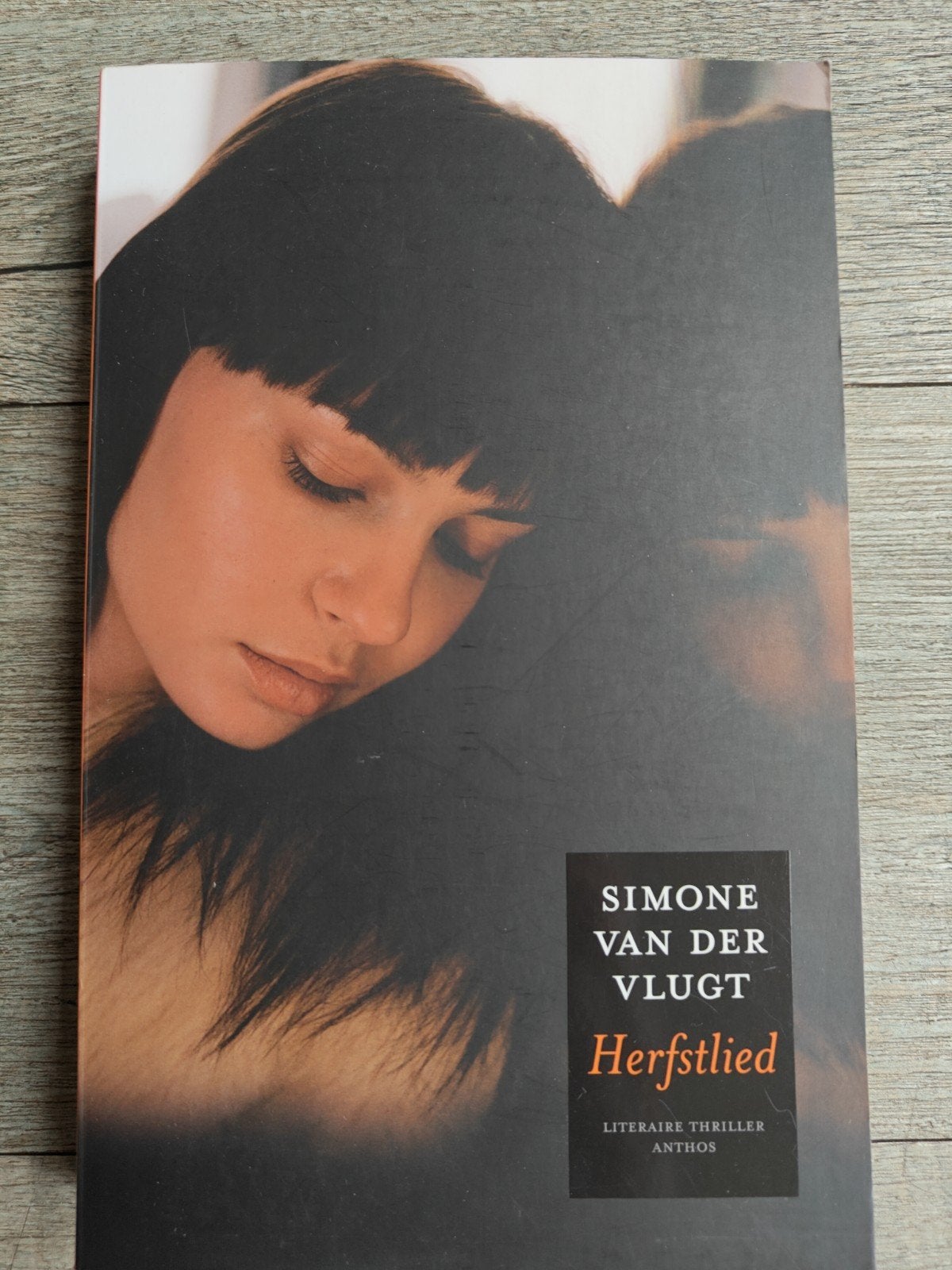 Herfstlied - Simone van der Vlugt (Literaire thriller), Ophalen of Verzenden, Zo goed als nieuw, Simone van der Vlugt, Nederland