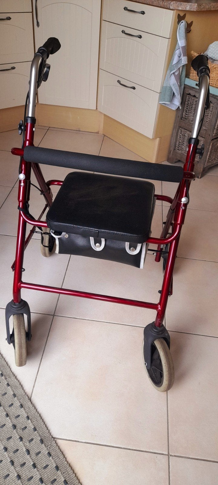 opklapbare rollator met tas, Ophalen