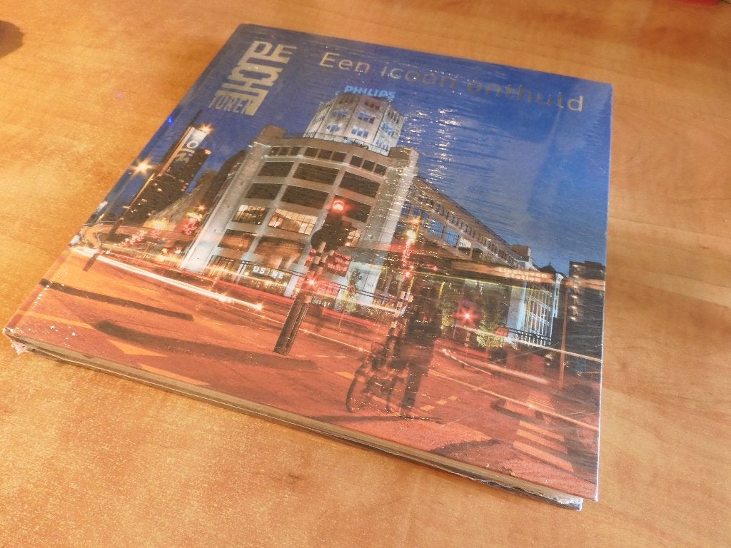 Een icoon onthuld Lichttoren Philips Eindhoven (N. van Onna), Boeken, Ophalen of Verzenden, Nieuw, Overige onderwerpen, Norbert van Onna