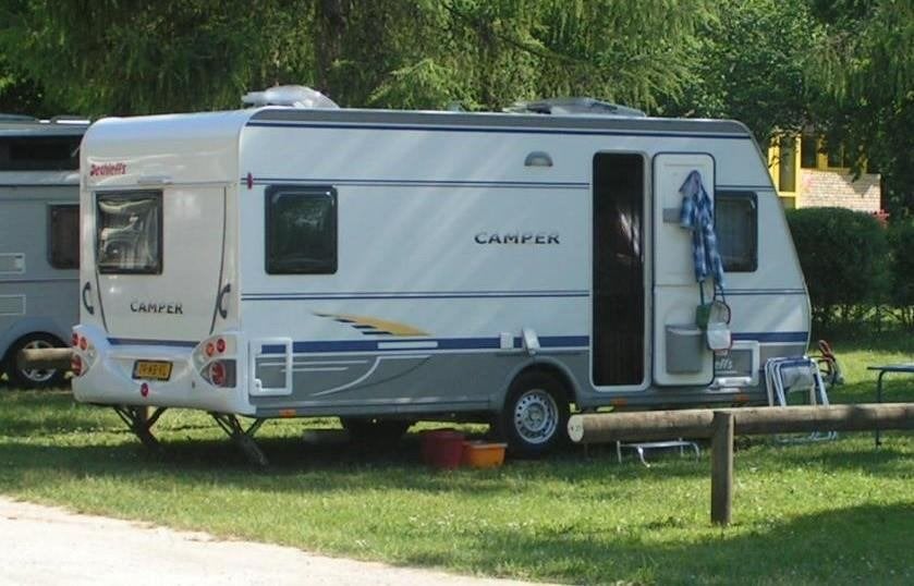 Dethleffs 450 DB Caravan - 4 persoons, bouwjaar 2008, Caravans en Kamperen, Caravans, Particulier, tot en met 4, 1000 - 1250 kg