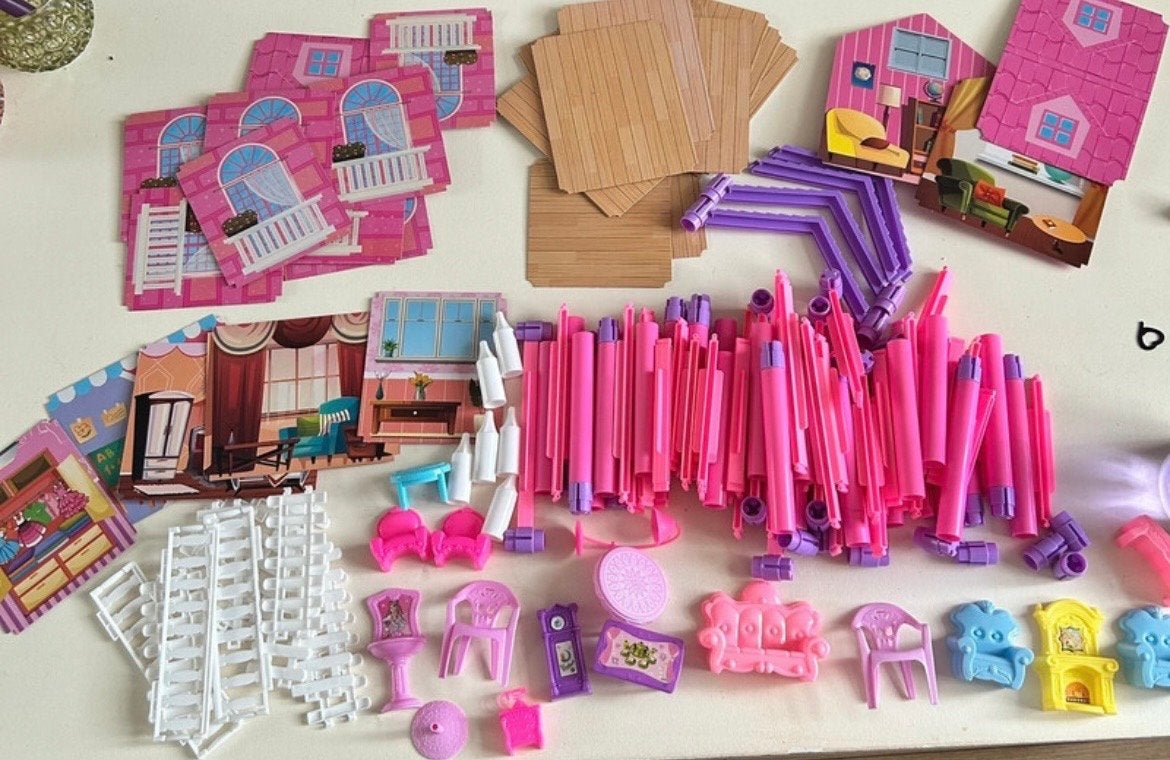 Groot Roze Poppenhuis Bouwpakket met Meubels, Ophalen of Verzenden, Gebruikt, Poppenhuis