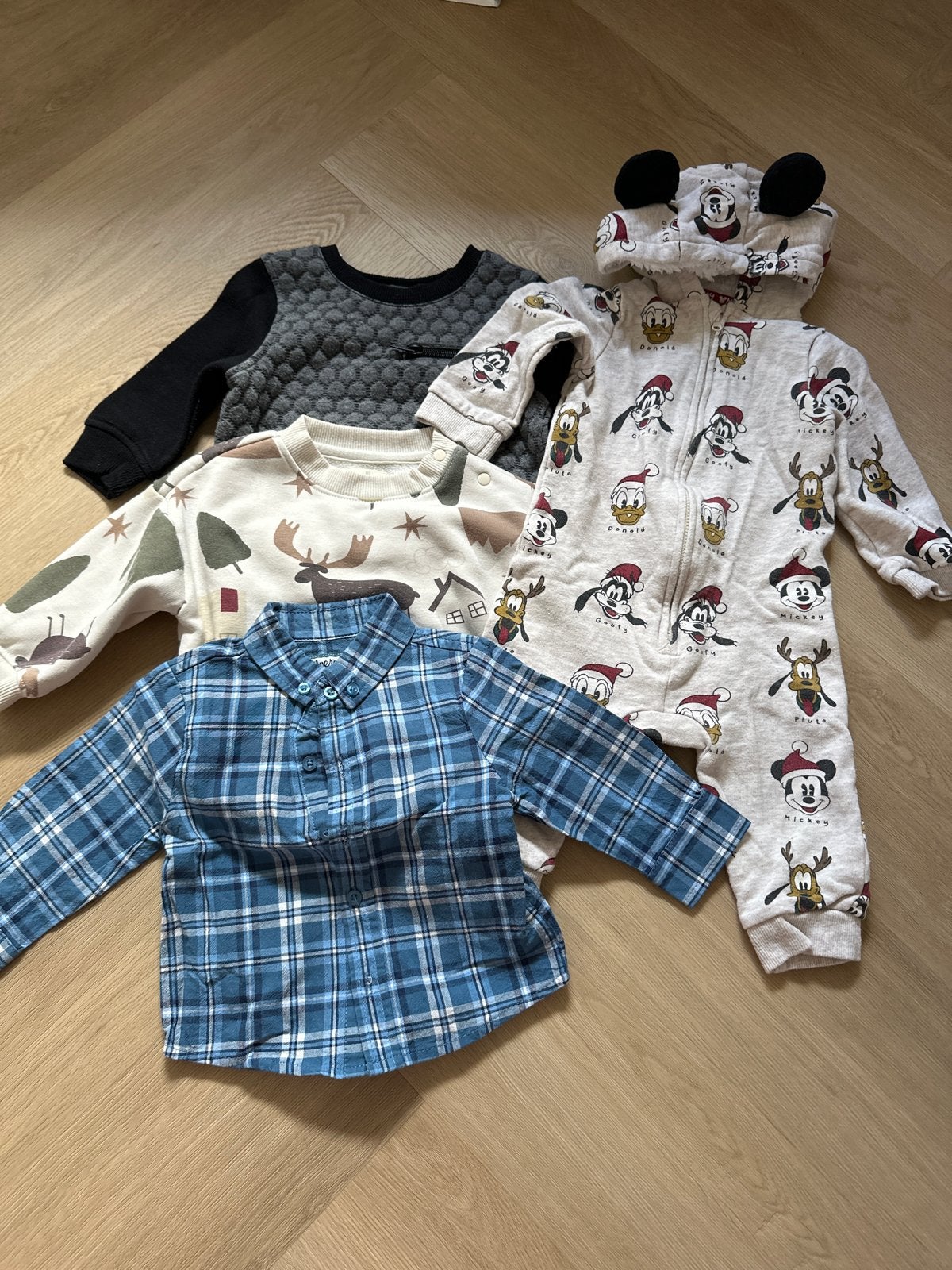 Leuke set babykleding: 2 truien, 1 onesie, 1 blouse, Ophalen, Gebruikt, Jongetje of Meisje