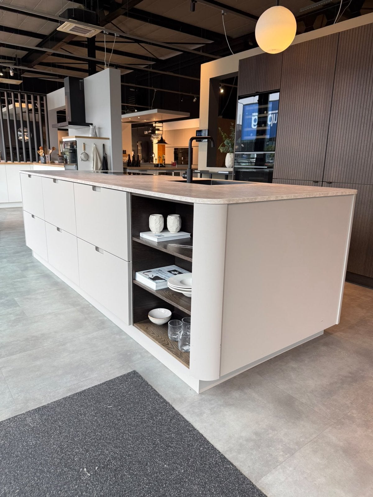 Kvik Showroom Keukeneiland Evento Arizona Beige, Ophalen, Overige typen, Zo goed als nieuw, Kunststof