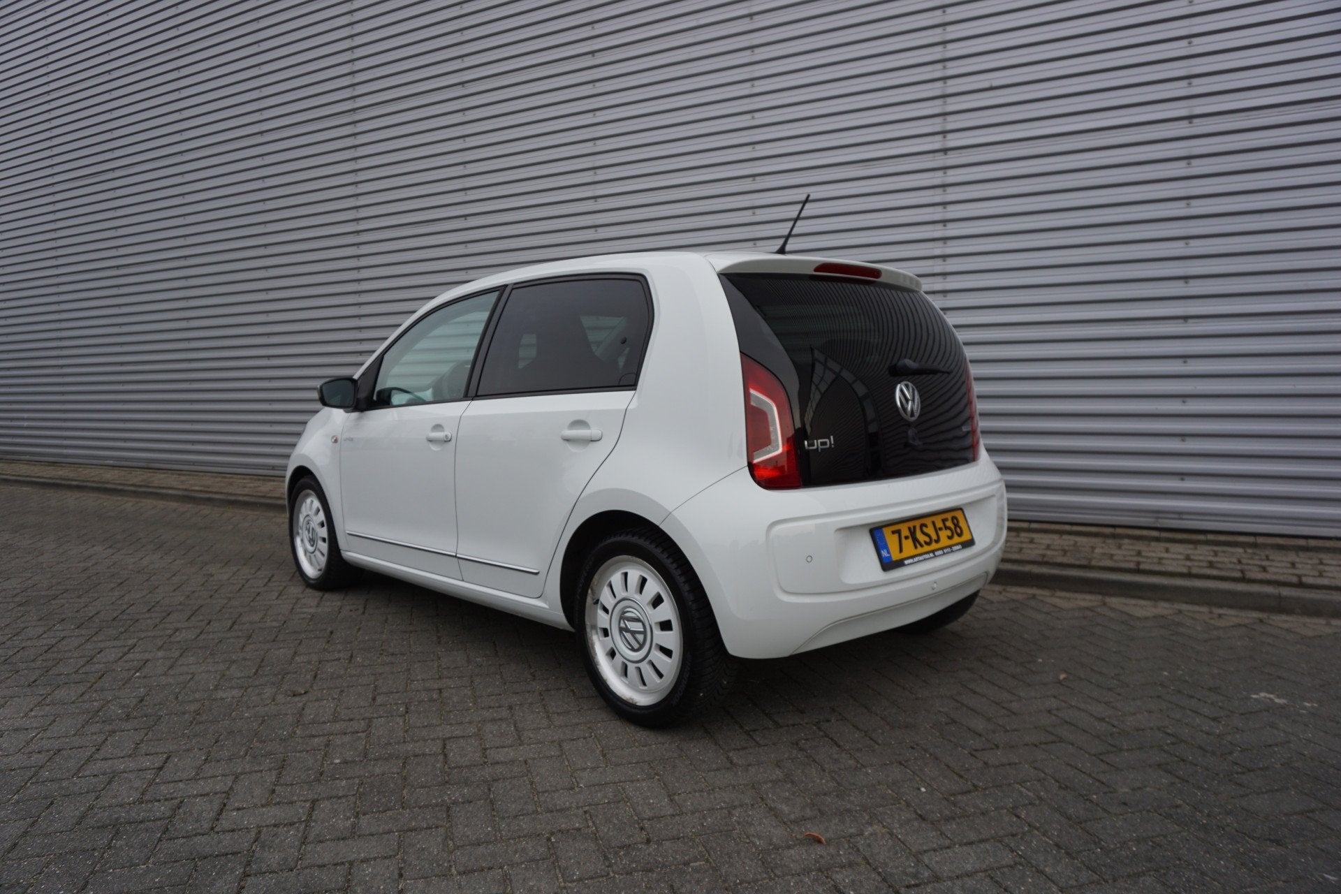 Volkswagen up! 1.0 high up! BlueMotion Airco / Navi / Cruise, Voorwielaandrijving, Euro 5, Stof, Gebruikt