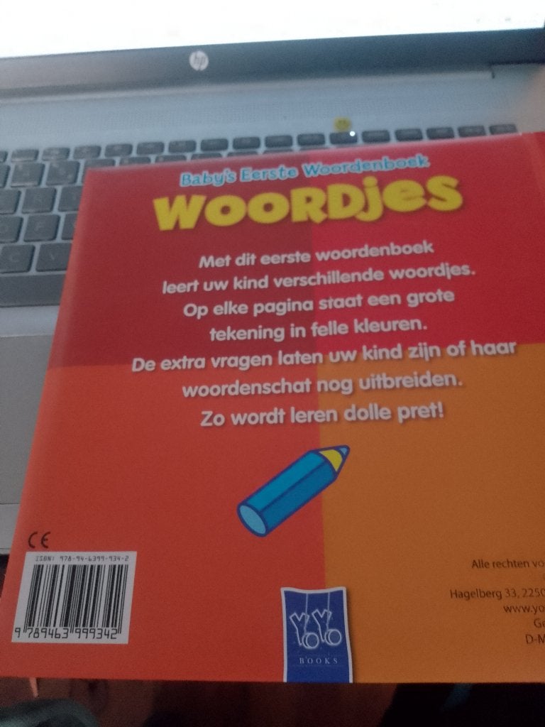 boek baby eerste woordenboek  woordjes, Ophalen of Verzenden, Zo goed als nieuw