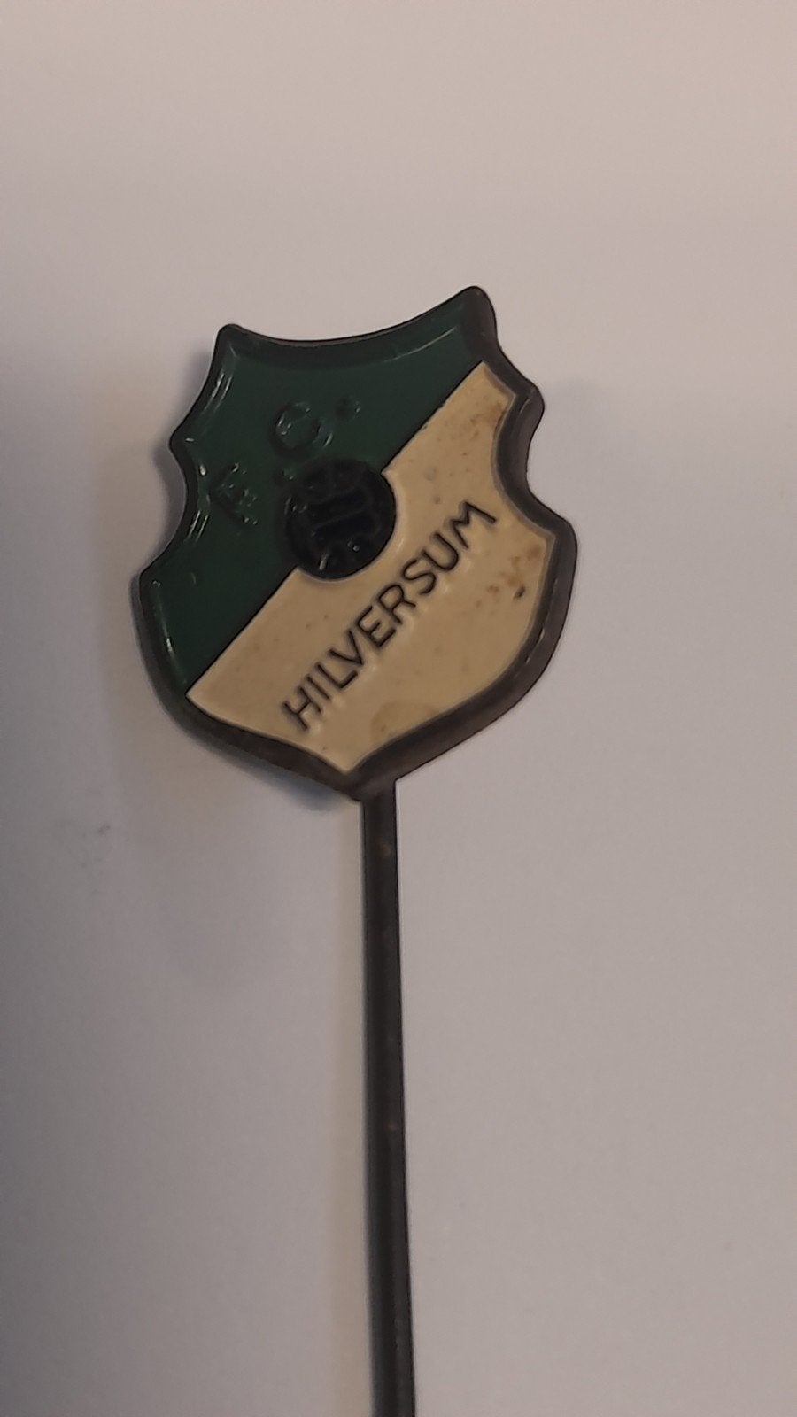 Vintage Speldje Hilversum voetbalclub, Verzenden, Gebruikt