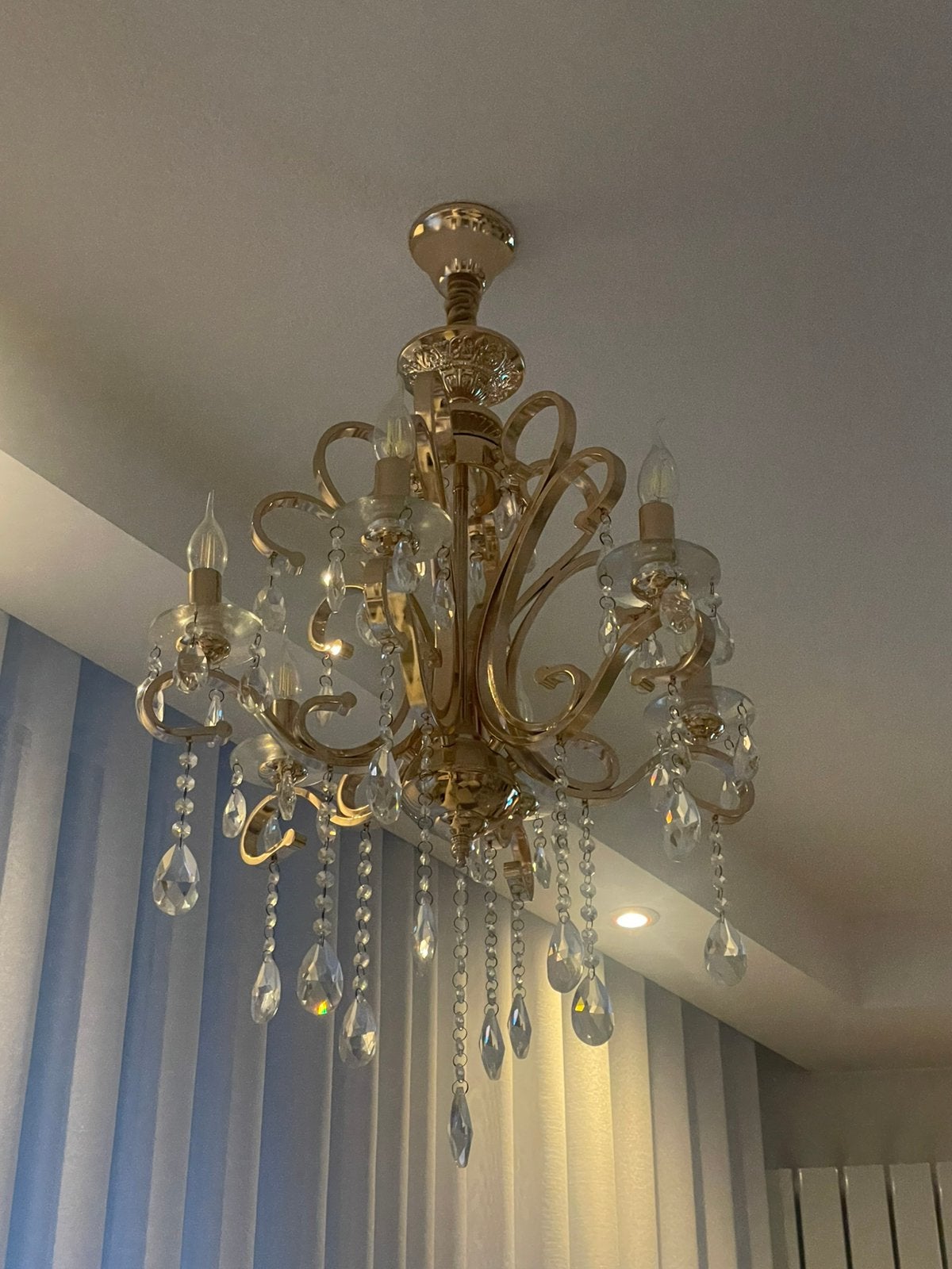 Kroonluchter lamp goud met witte stenen 2 x, Huis en Inrichting, Lampen | Kroonluchters, Ophalen, Zo goed als nieuw