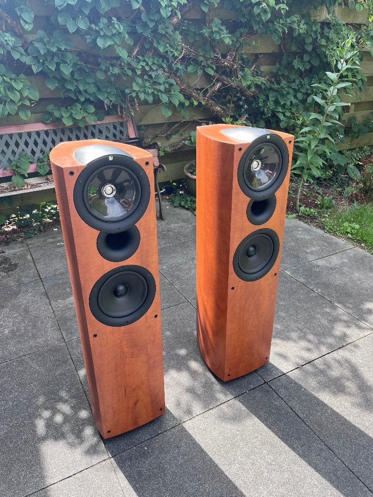 KEF Q5 speakers