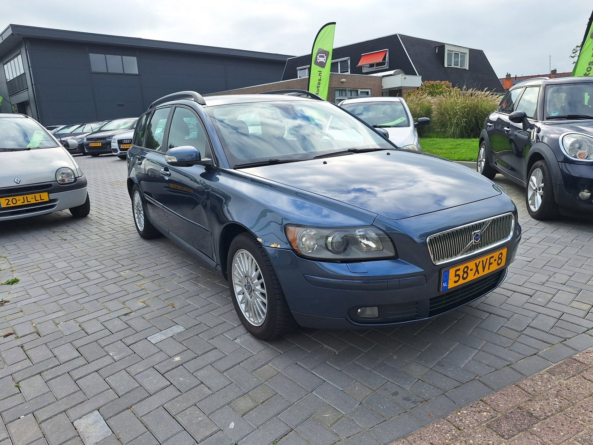 Volvo V50 2.5 T5 Summum / Super comfortabel / APK september, Auto's, Voorwielaandrijving, Gebruikt, 700 kg, Blauw