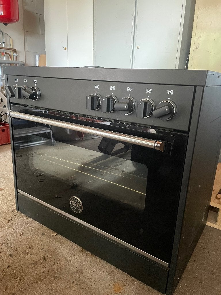 Bertazoni oven met inductie kookplaat, Huis en Inrichting, Ophalen, Zwart, 50 tot 100 cm, Zo goed als nieuw