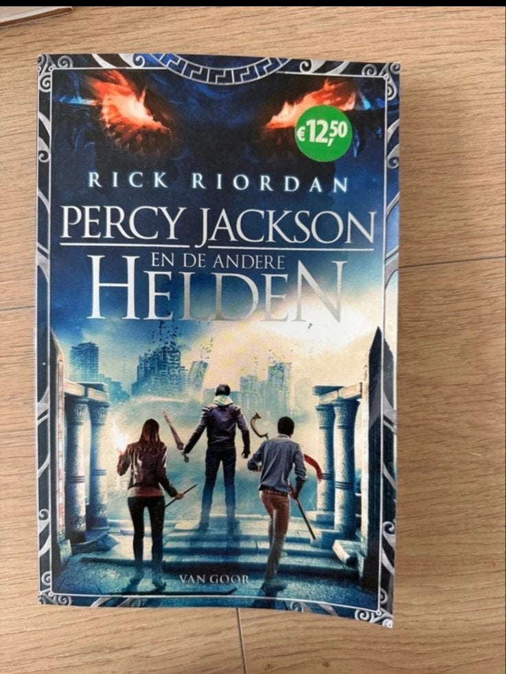 Percy Jackson en de andere helden - Rick Riordan, Ophalen of Verzenden, Gelezen