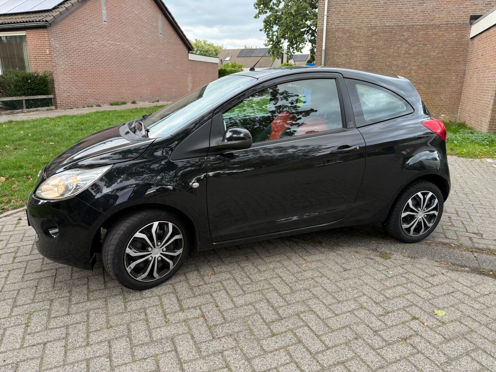 Ford Ka 1.2 51KW 2009 Zwart, Voorwielaandrijving, 1242 cc, 4 cilinders, 4 stoelen