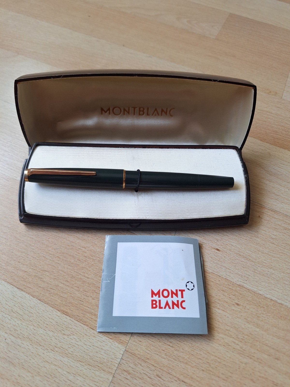 Montblanc 320 Vulpen - Donkergroen, Verzamelen, Pennenverzamelingen, Ophalen of Verzenden, Vulpen, Mont Blanc, Met doosje