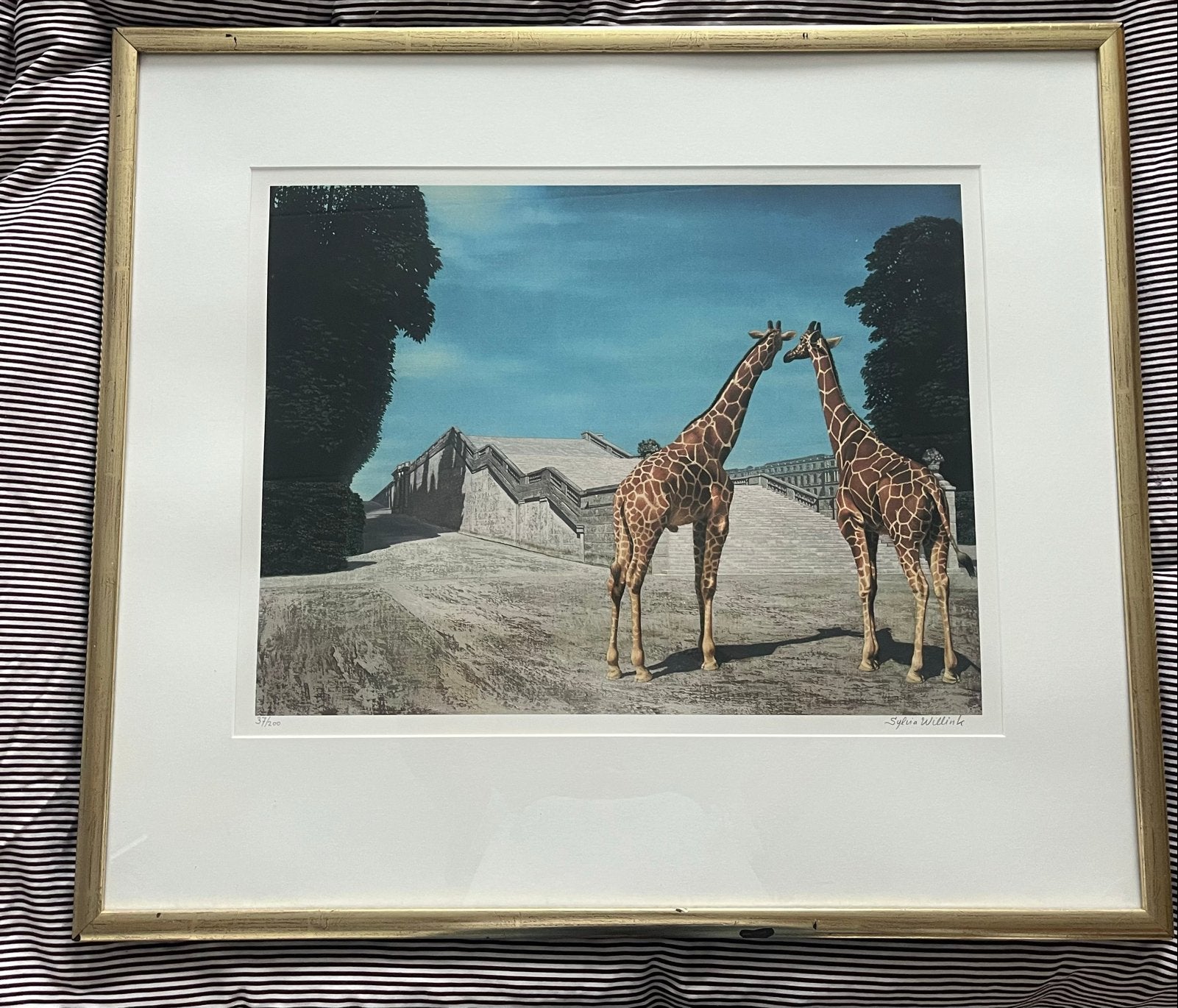 Sylvia Willink - Giraffen in surrealistisch landschap, Surrealisme, Dieren, Ophalen of Verzenden, Gesigneerd