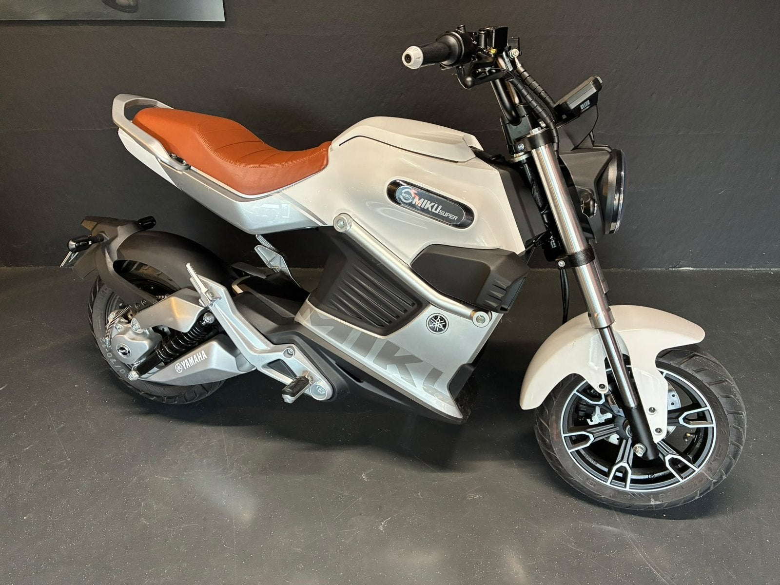 Sunra Miku Max Super scooter - volledig elektrisch! ZGAN!