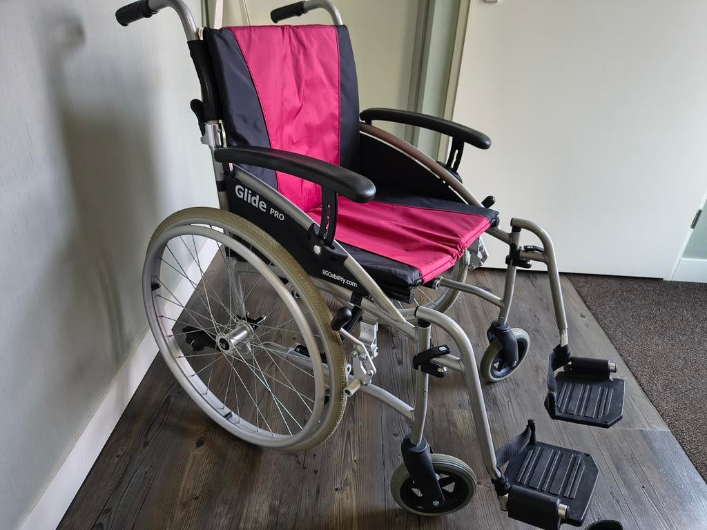 Lichtgewicht opvouwbare rolstoel, 45cm zitbreedte, Diversen, Ophalen