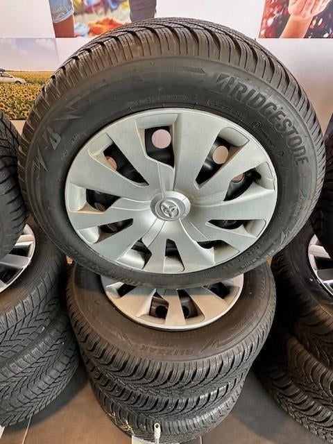 Toyota Yaris nwe model Winterset Bridgestone 185/65R15, Auto-onderdelen, Banden en Velgen, Banden en Velgen, Winterbanden, 15 inch