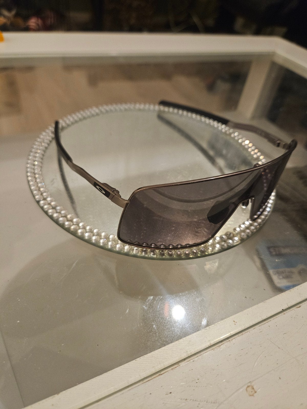 Oakley Zonnebril - Stijlvol en Beschermend, Ophalen, Zonnebril, Zwart, Zo goed als nieuw