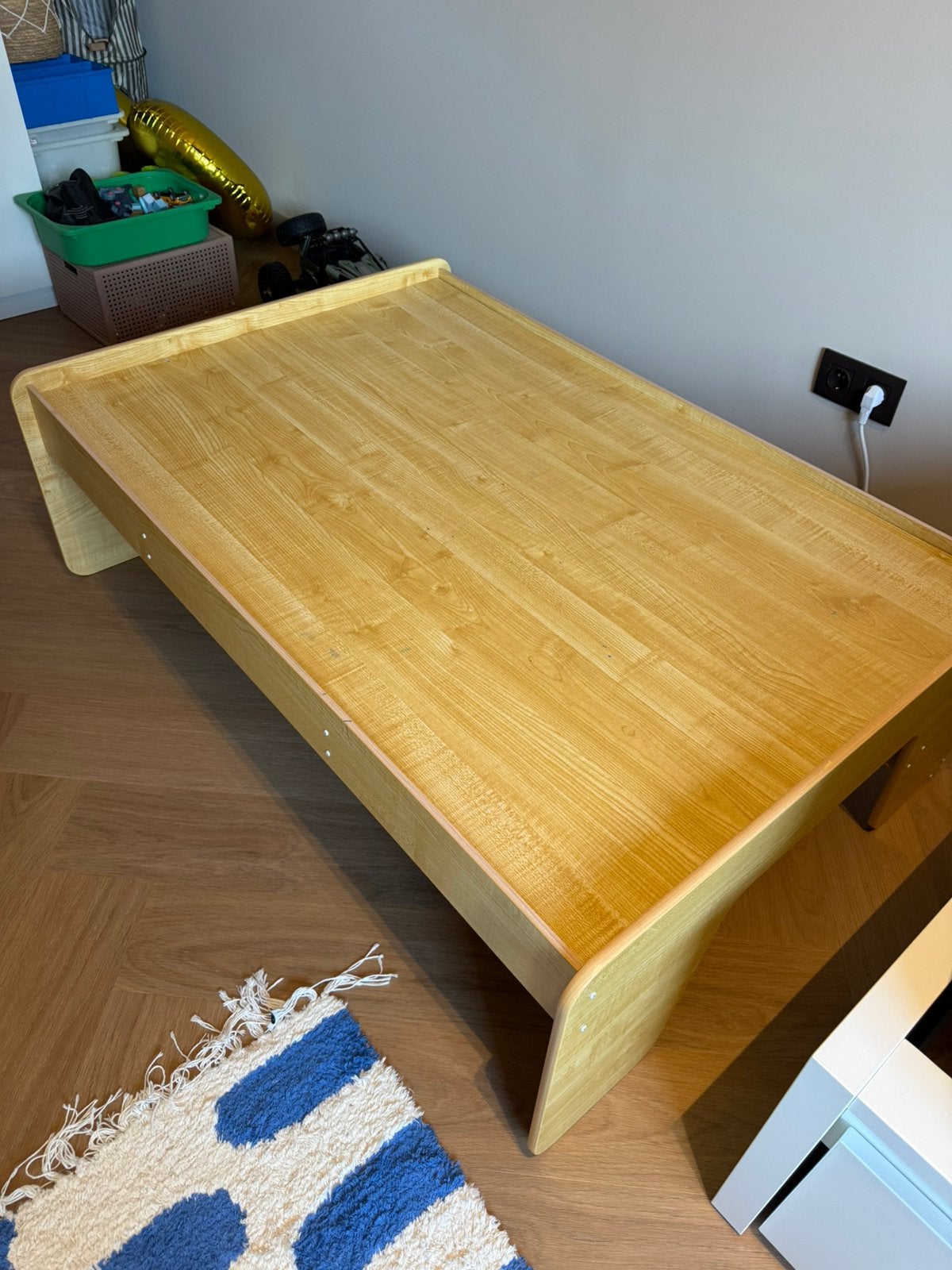 Houten speeltafel / kindertafel 123 x 87 cm – stevig & ruim, Ophalen of Verzenden, Gebruikt, Spaanplaat of MDF