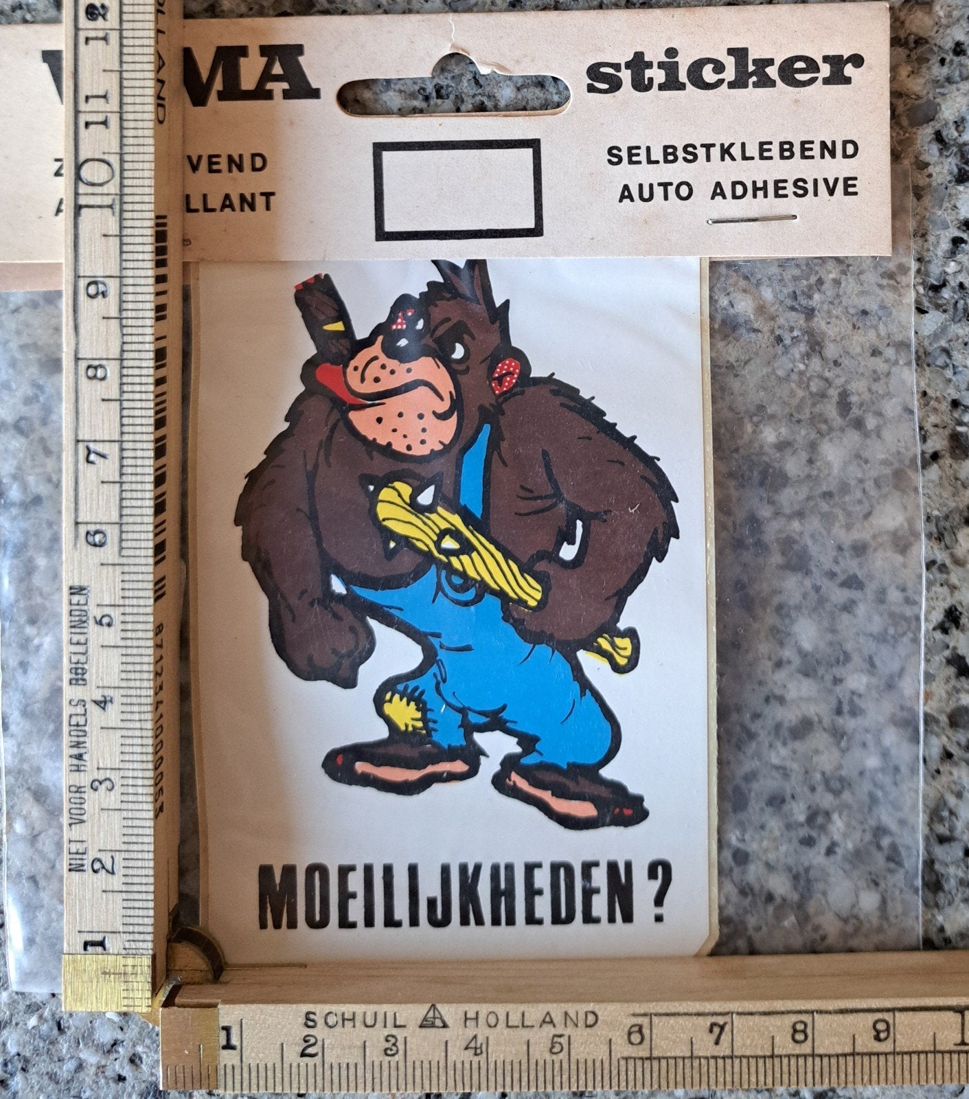 Vintage sticker Vama strip moeilijkheden aap blauwe overallb, Ophalen of Verzenden, Zo goed als nieuw, Strip of Tekenfilm