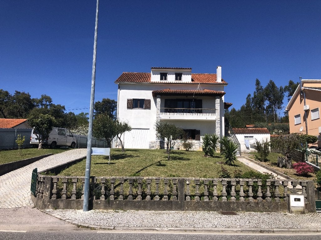 Te koop Villa 7 slaapkamers + appartement in Portugal, Huizen en Kamers, Dorp, 94 m², Woonhuis, Portugal