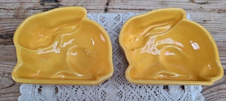 2  x Vintage gele paashaas puddingvorm, Gebruikt, -, -, Ophalen of Verzenden
