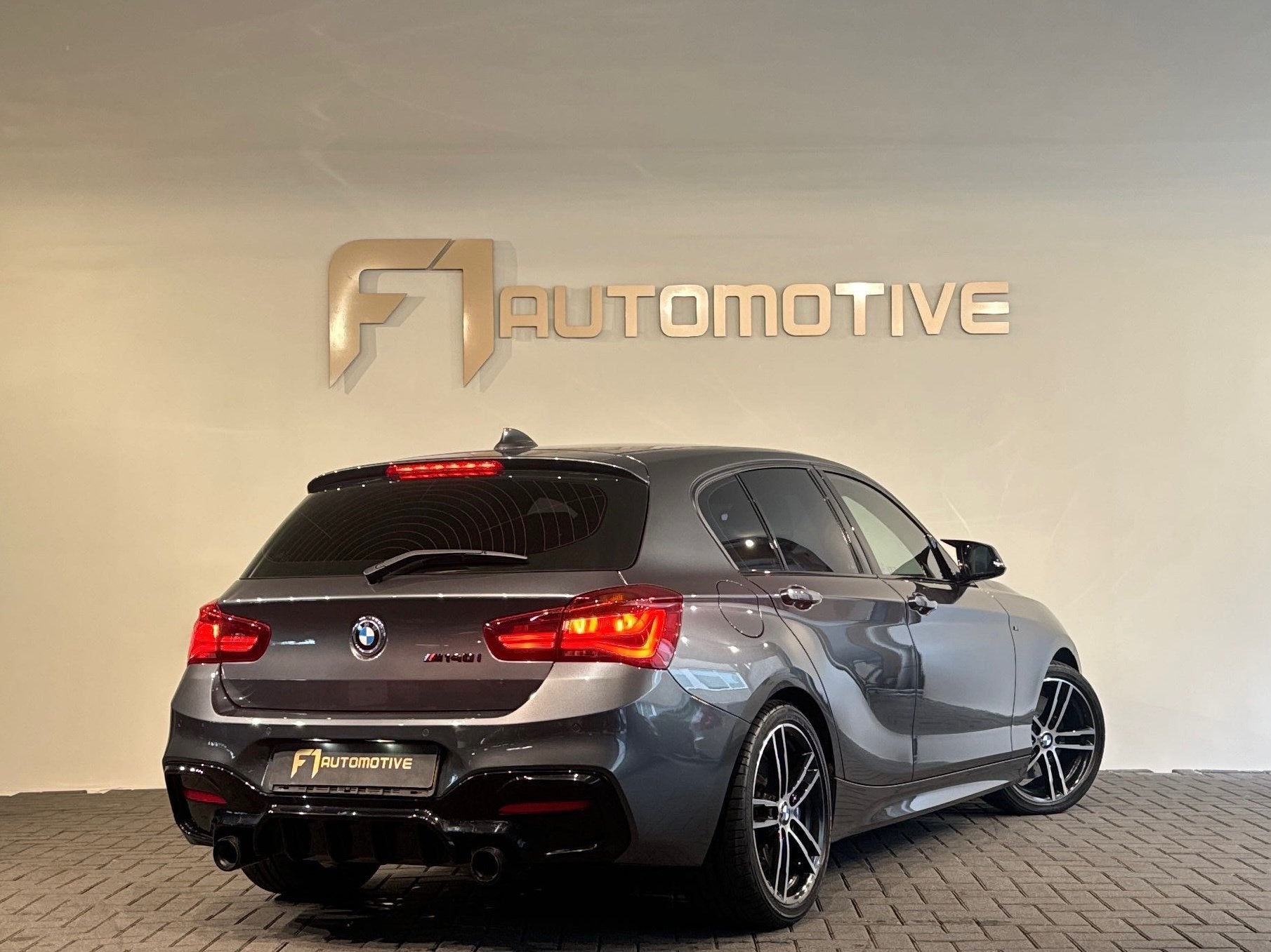 BMW 1-serie M140i xDrive Executive Harman Kardon|Volleder, Auto's, Gebruikt, Automatische klimaatregeling, 340 pk, Leder
