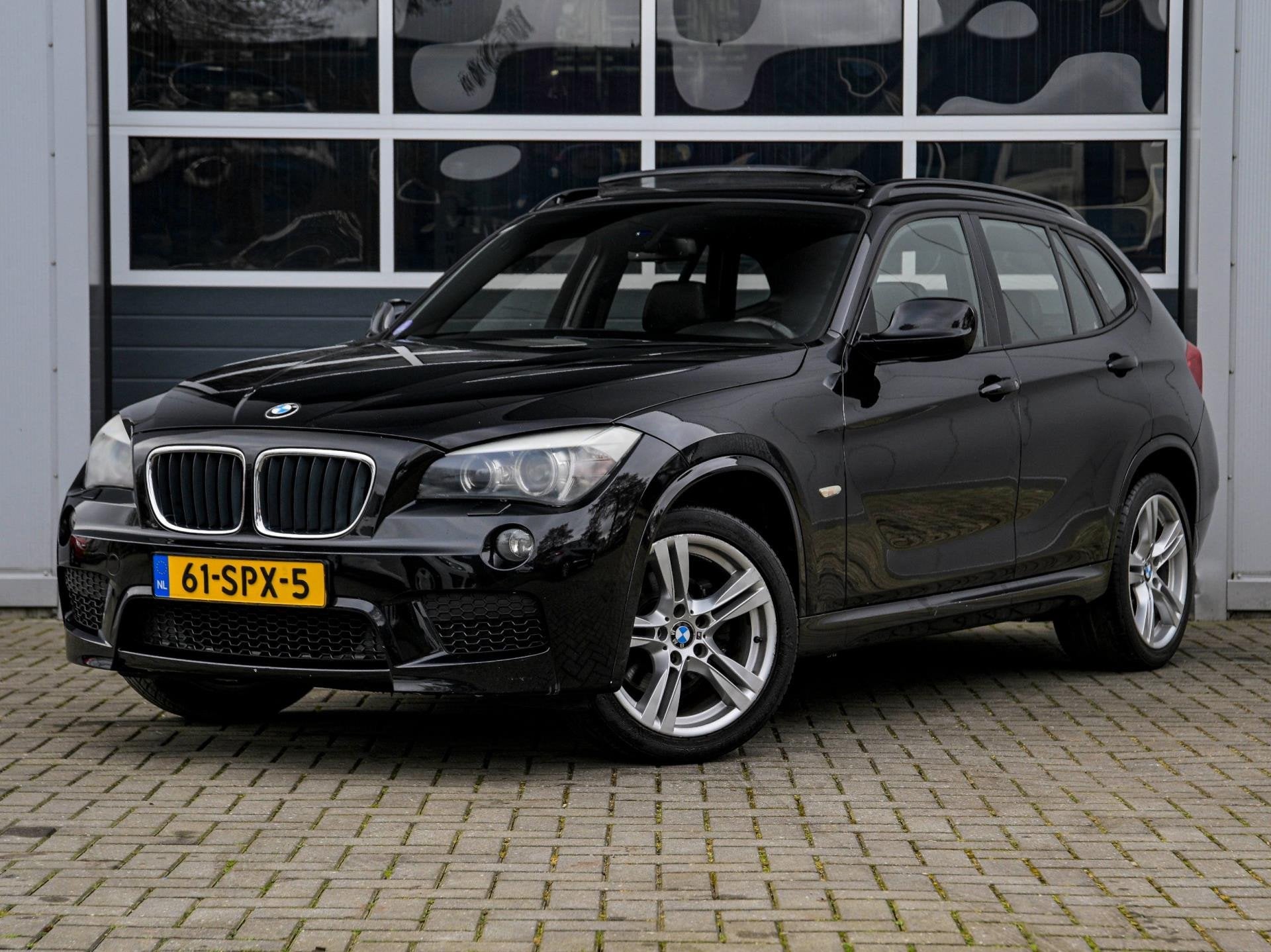 BMW X1 SDrive18i M-sport | Panoramadak | Leder | Xenon | Nav, Auto's, X1, Euro 5, Achterwielaandrijving, Zwart