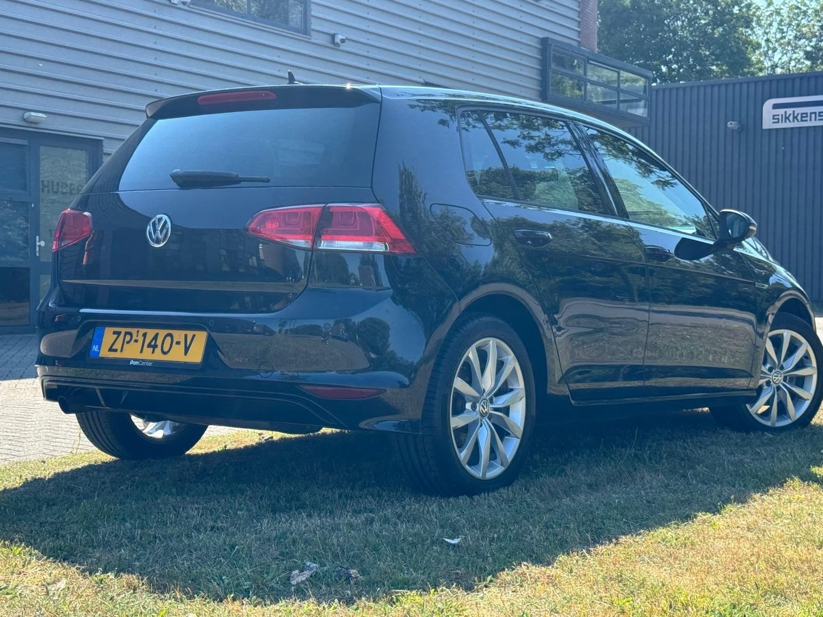Volkswagen Golf 1.6 TDI 81KW 5D DSG 09-2015 Zwart, Auto's, 4 cilinders, 1239 kg, Zwart, Diesel
