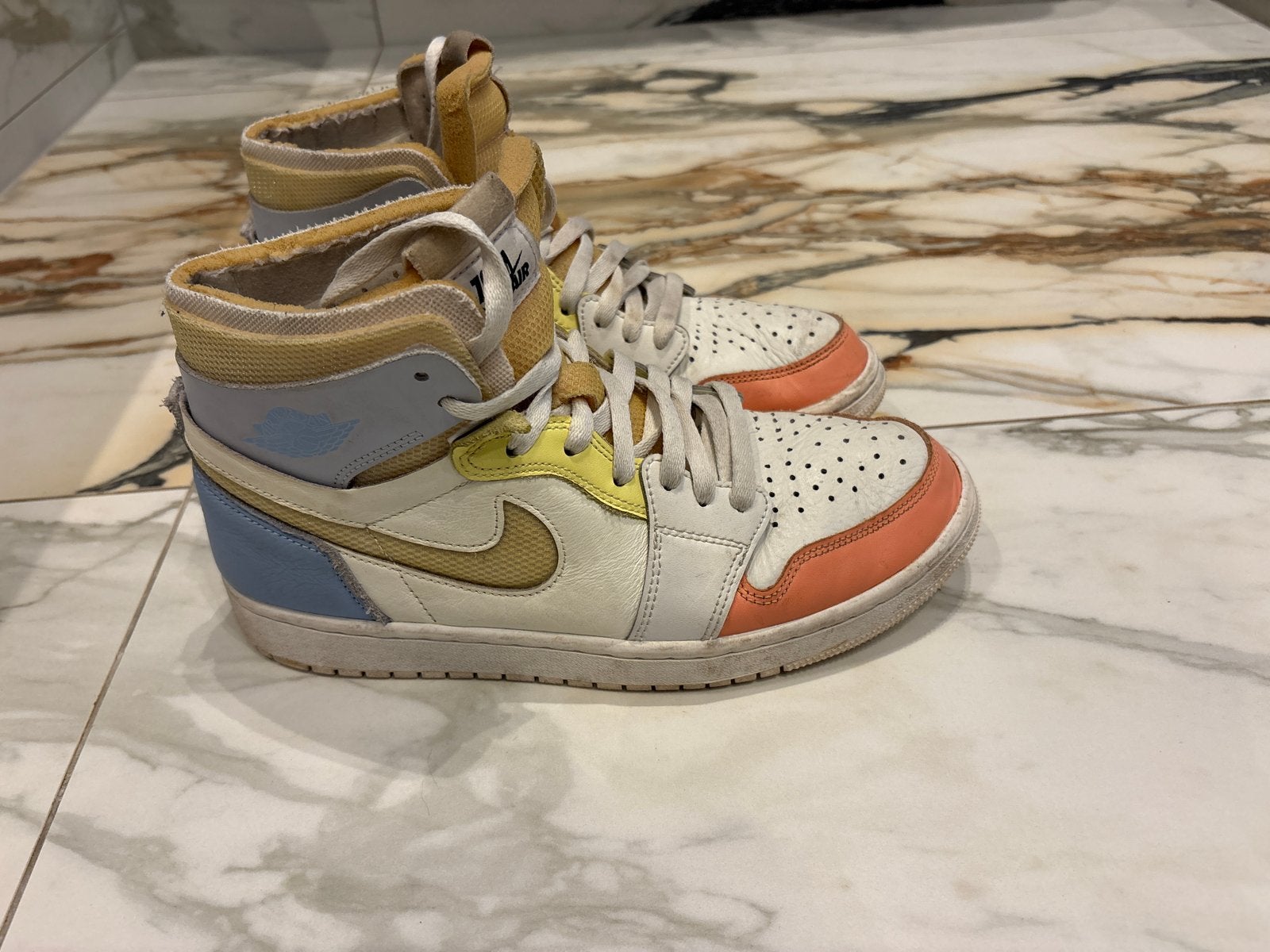 Nike Air Jordan 1 Mid SE 'Lightbulb' sneakers, Kleding | Dames, Schoenen, Gedragen, Sneakers of Gympen, Overige kleuren, Ophalen of Verzenden