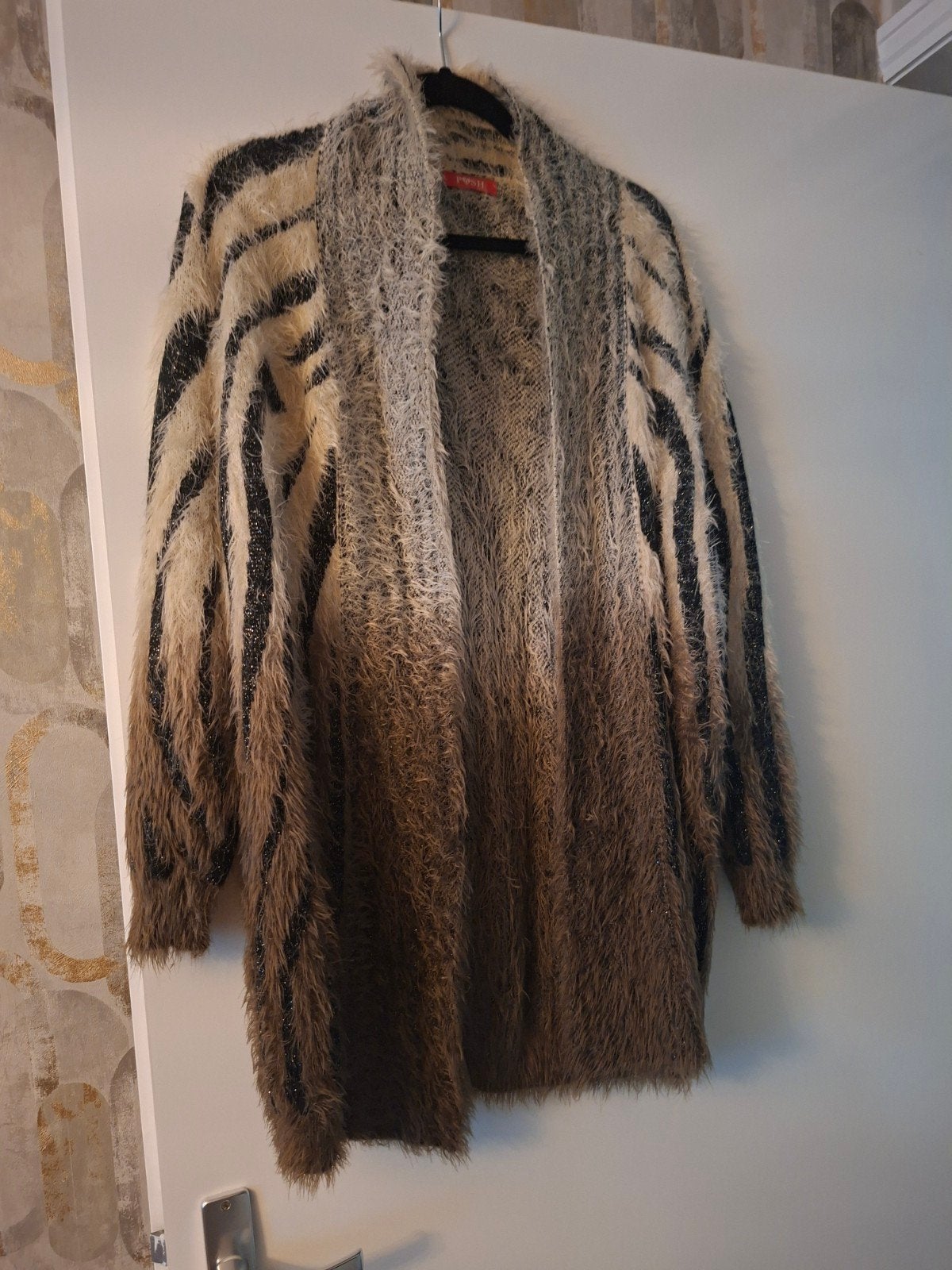 Leuk vest bruin met zwarte strepen en glittertjes, Ophalen of Verzenden, Zo goed als nieuw, Maat 38/40 (M), Bruin