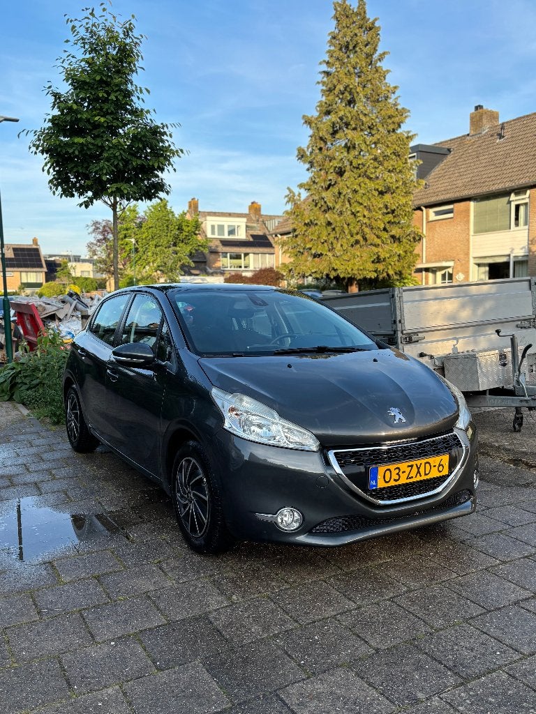 Peugeot 208 1.2 VTI 60KW/82PK 5-D 2013 Grijs, Auto's, Voorwielaandrijving, Euro 5, 1199 cc, Overige bekleding