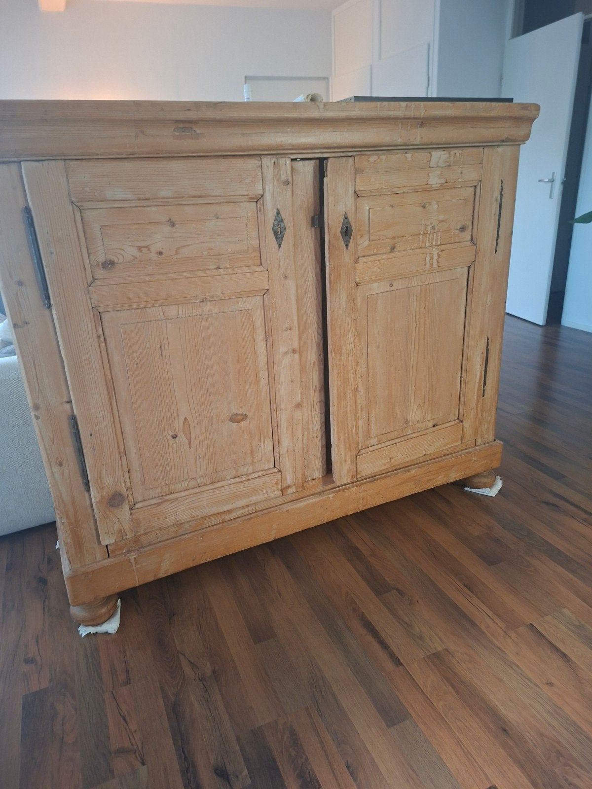 Houten kast, Ophalen