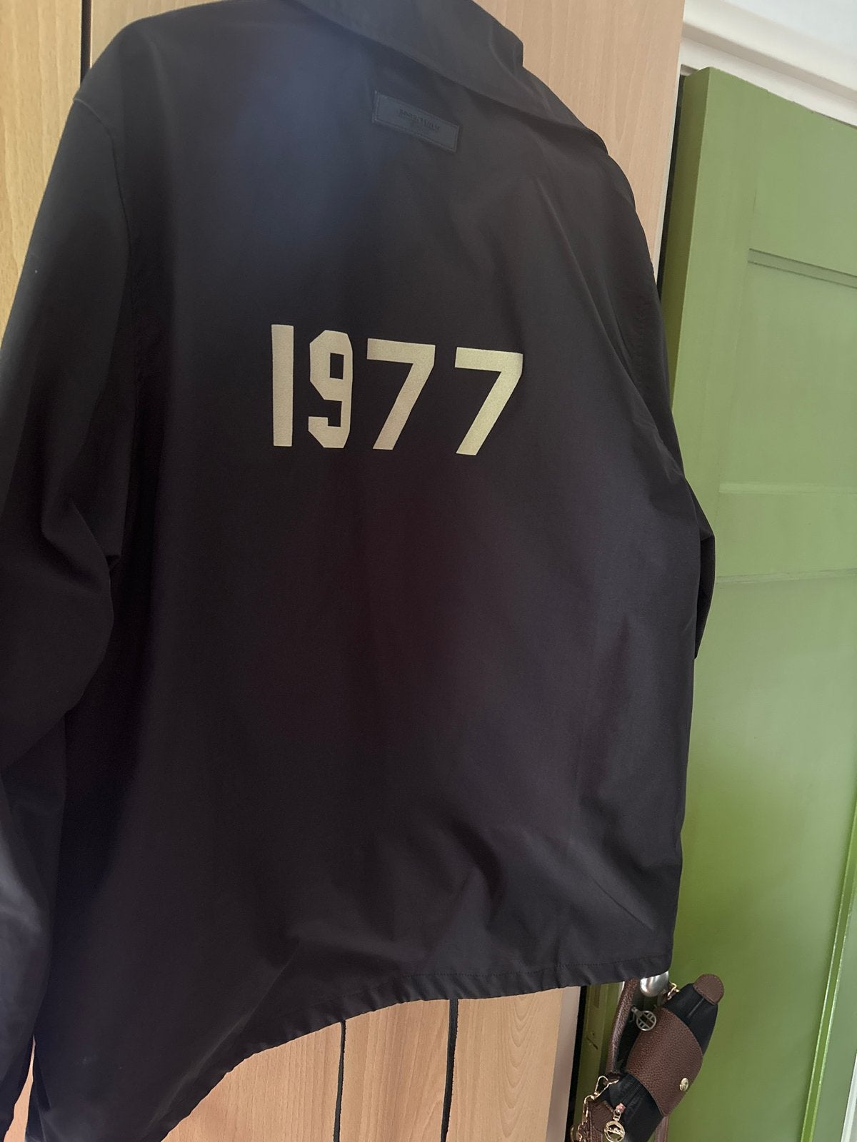 Fear of God Essentials 1977 Coach Jacket Zwart, Ophalen of Verzenden, Nieuw, Maat 56/58 (XL), Zwart