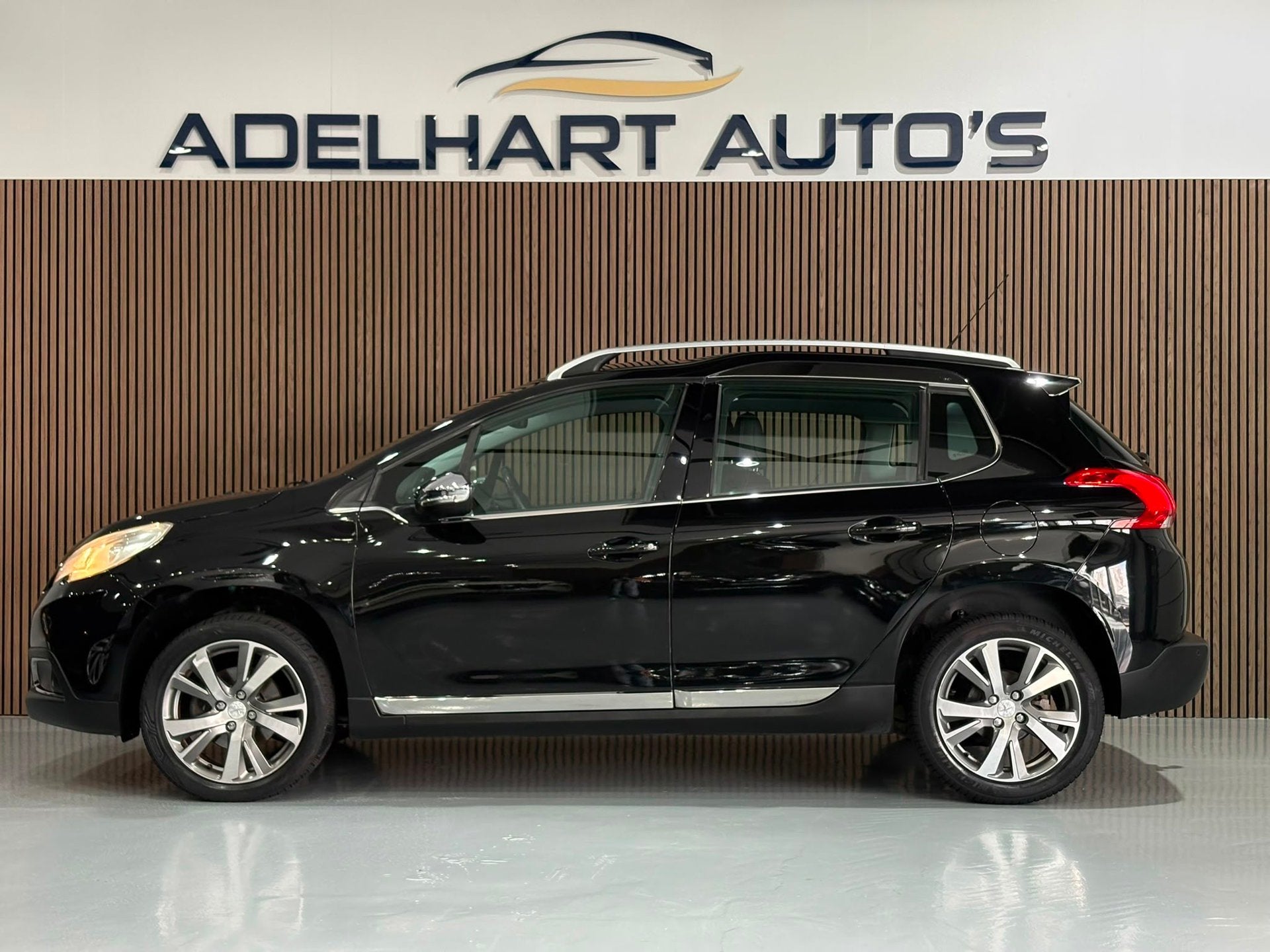 Peugeot 2008 1.6 VTi Allure 120 PK / Navigatie full map / Pa, Voorwielaandrijving, Euro 5, Gebruikt, Zwart