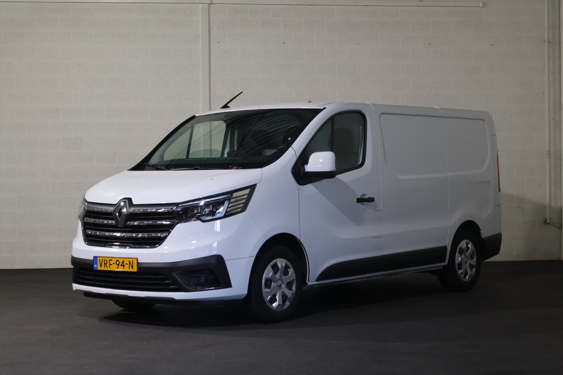 Renault Trafic 2.0 dCi 130pk L1 H1 Work Edition Inrichting, Voorwielaandrijving, Stof, Gebruikt, Euro 6