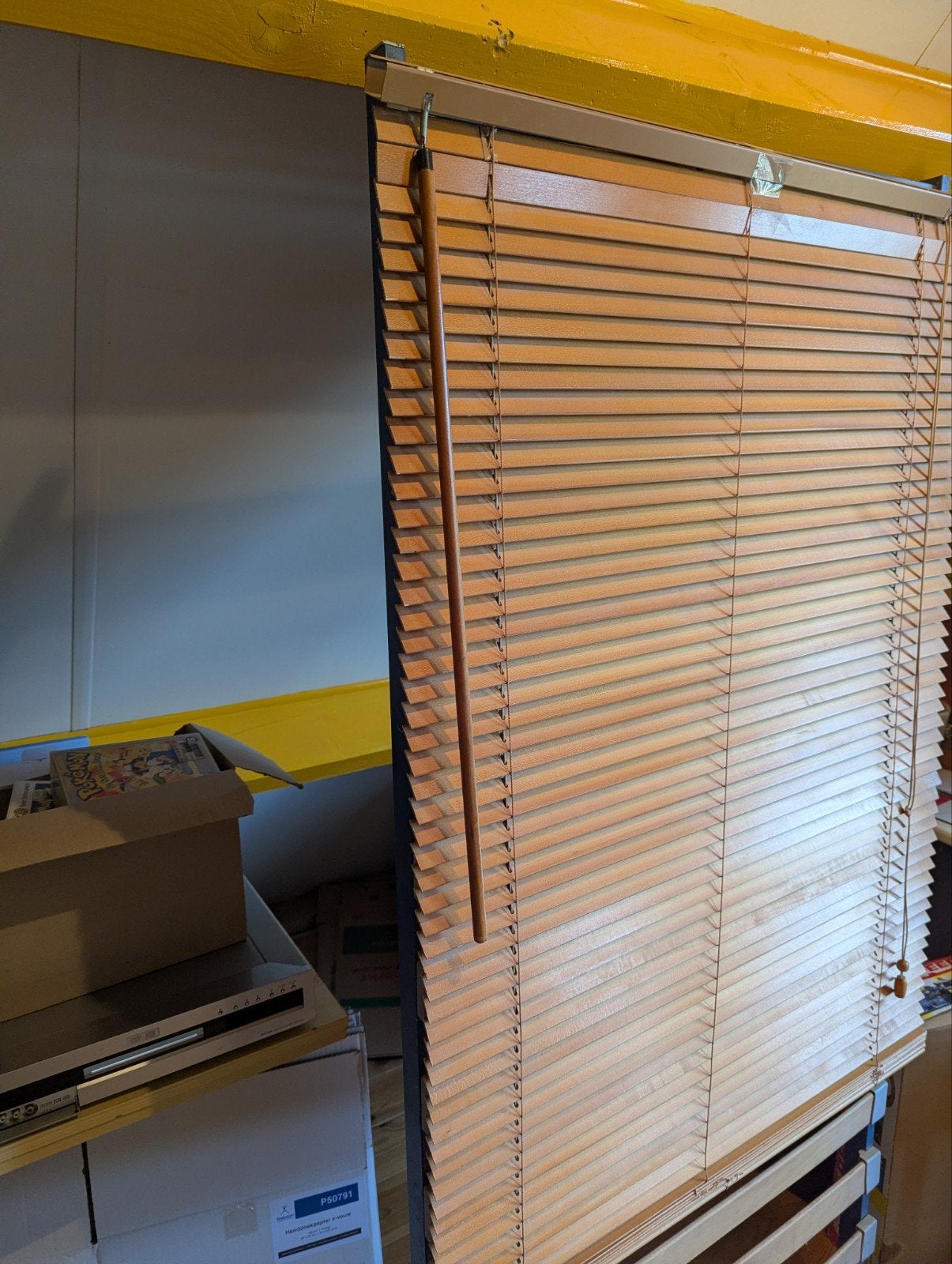 Houten binnen jaloezieën..Ophanging is van aluminium Kleur, Ophalen, Jaloezie, Gebruikt, Bruin