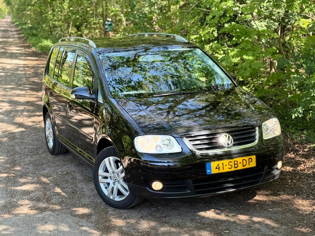 VW Touran 2.0, FSI,2005 Zwart, Airco, Leder,Stoelverwarming, Auto's, Zwart, 4 cilinders, 1984 cc, Zwart